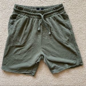 H&M Solid Knit Sweatpants Shorts Size Medium in Forest Green